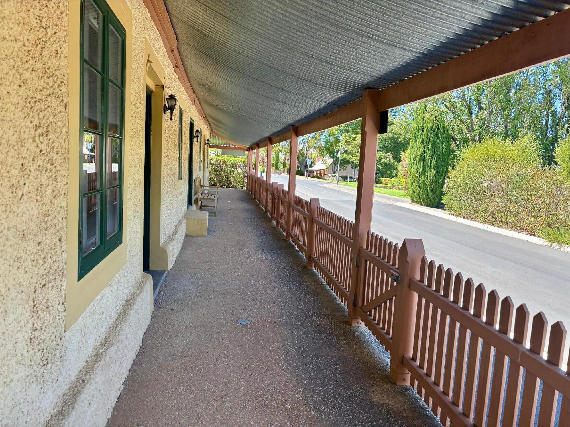 Goat Square House - Historic Row Cottages 타눈다 외부 사진